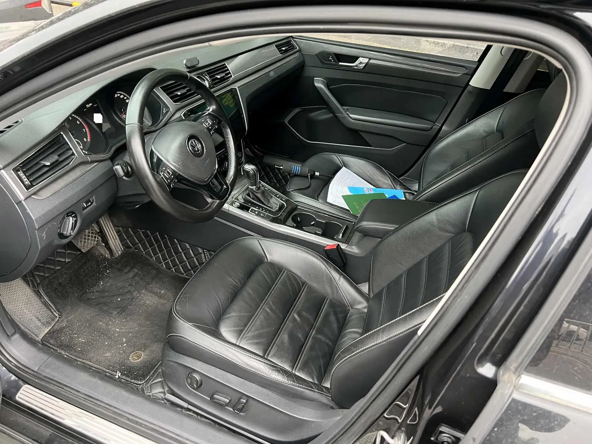 2017 VOLKSWAGEN PASSAT thumbnail 2