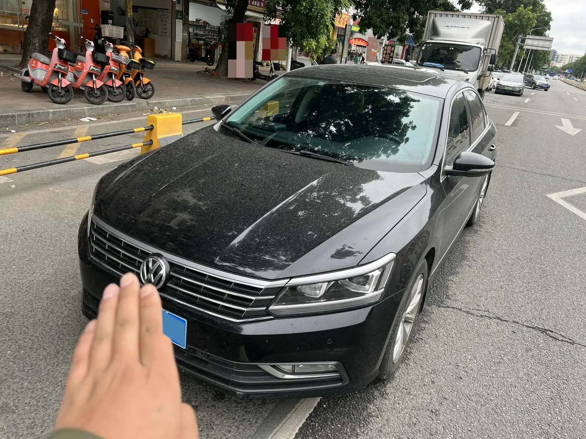 2017 VOLKSWAGEN PASSAT view 1