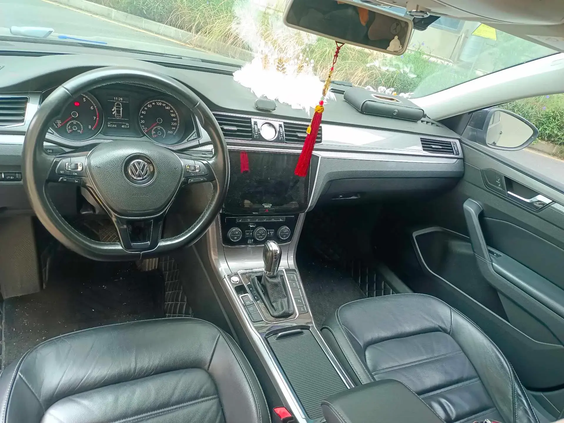 2017 VOLKSWAGEN PASSAT thumbnail 4