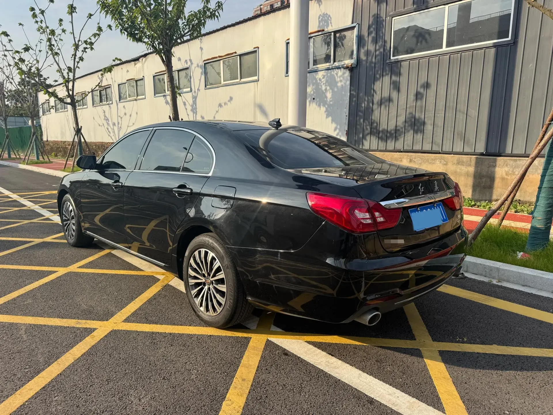 2021 HONGQI H7 thumbnail 4