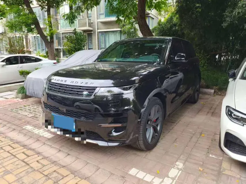 2025 LAND ROVER view 1