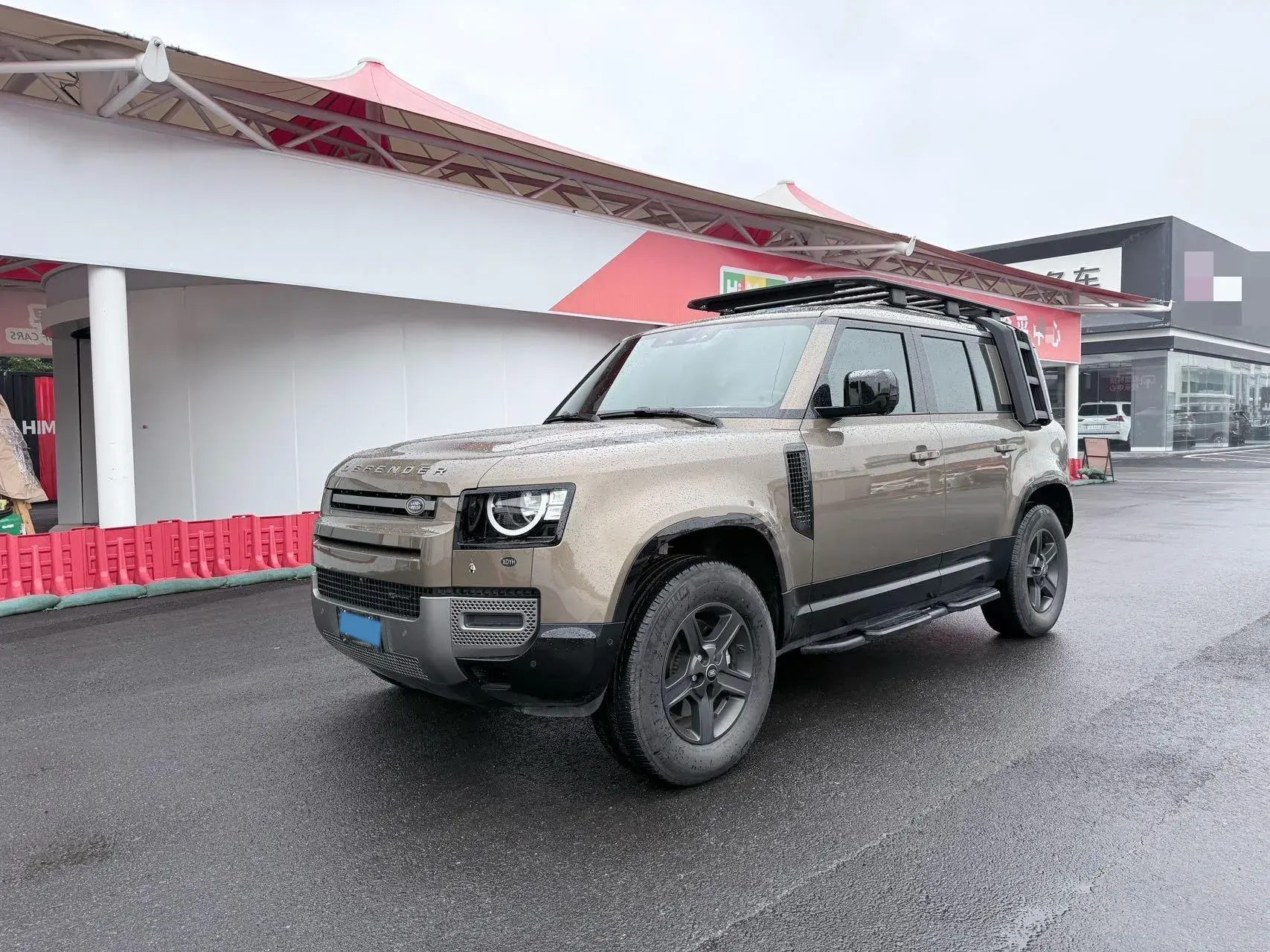 2023 LAND ROVER view 1