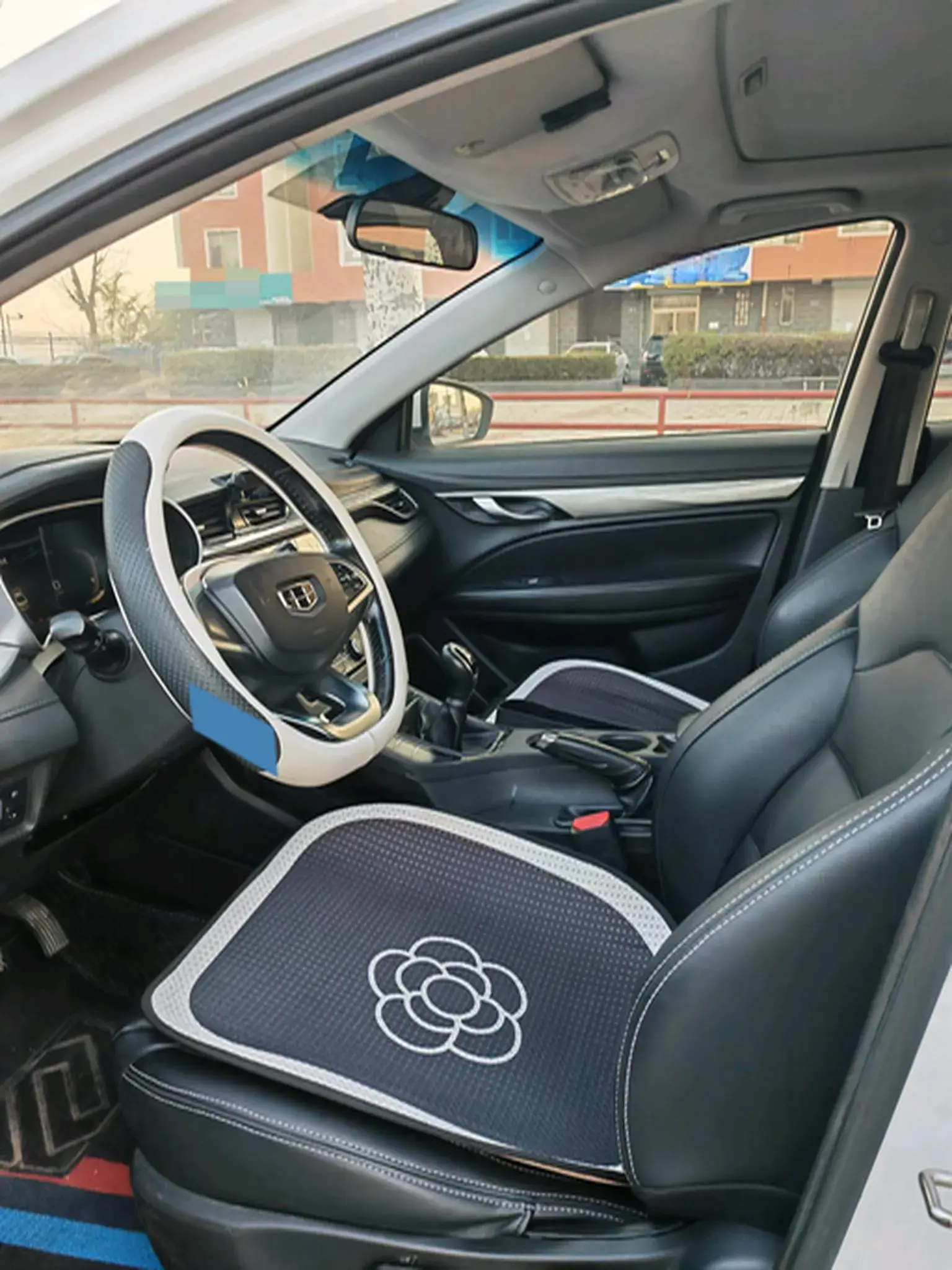 2019 GEELY EMGRAND thumbnail 4