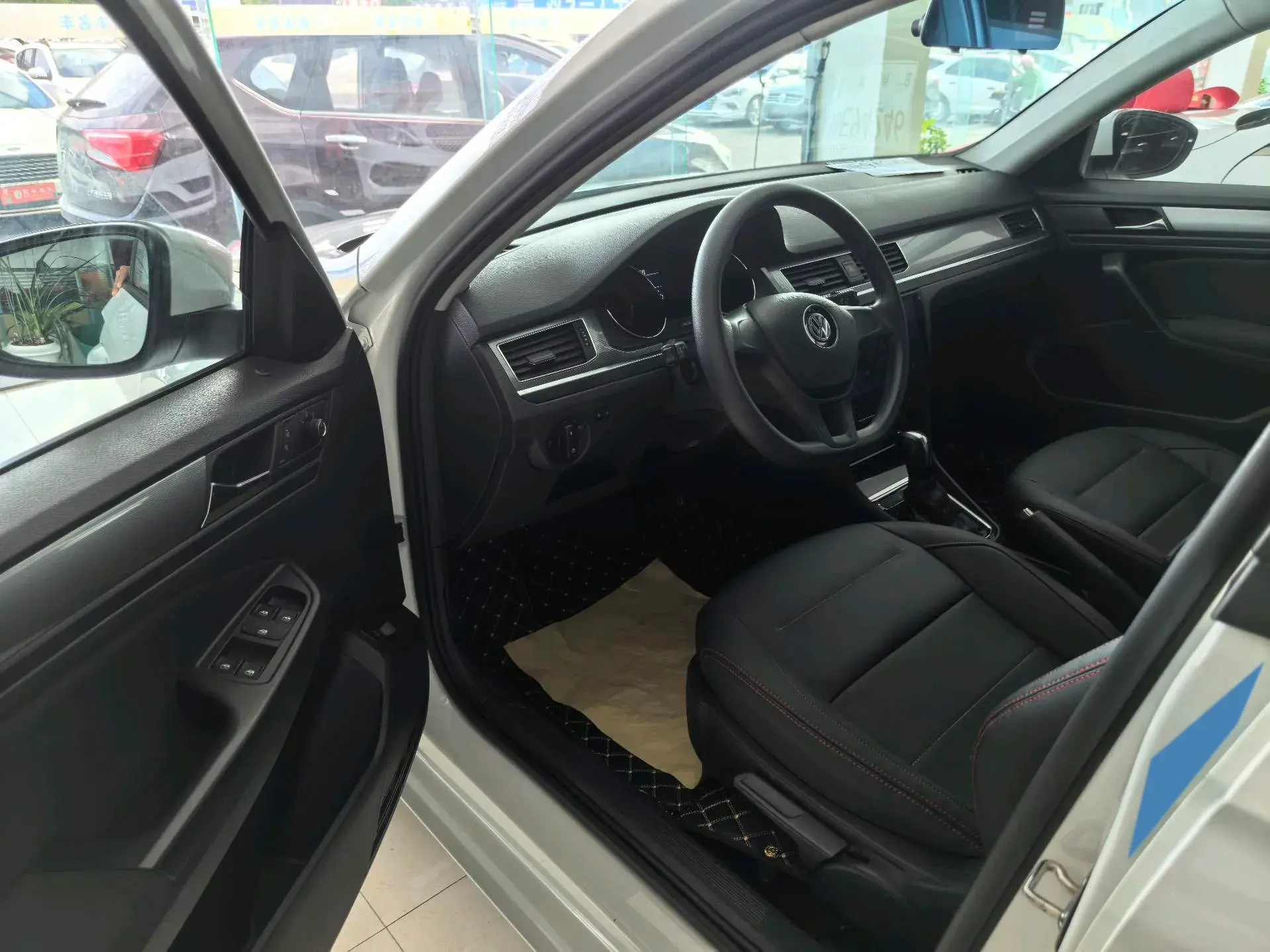 2019 VOLKSWAGEN BORA thumbnail 3