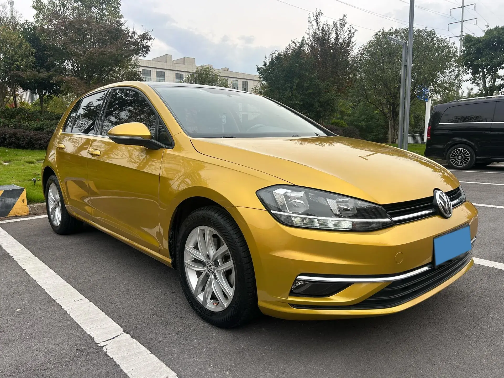 2018 VOLKSWAGEN GOLF thumbnail 3