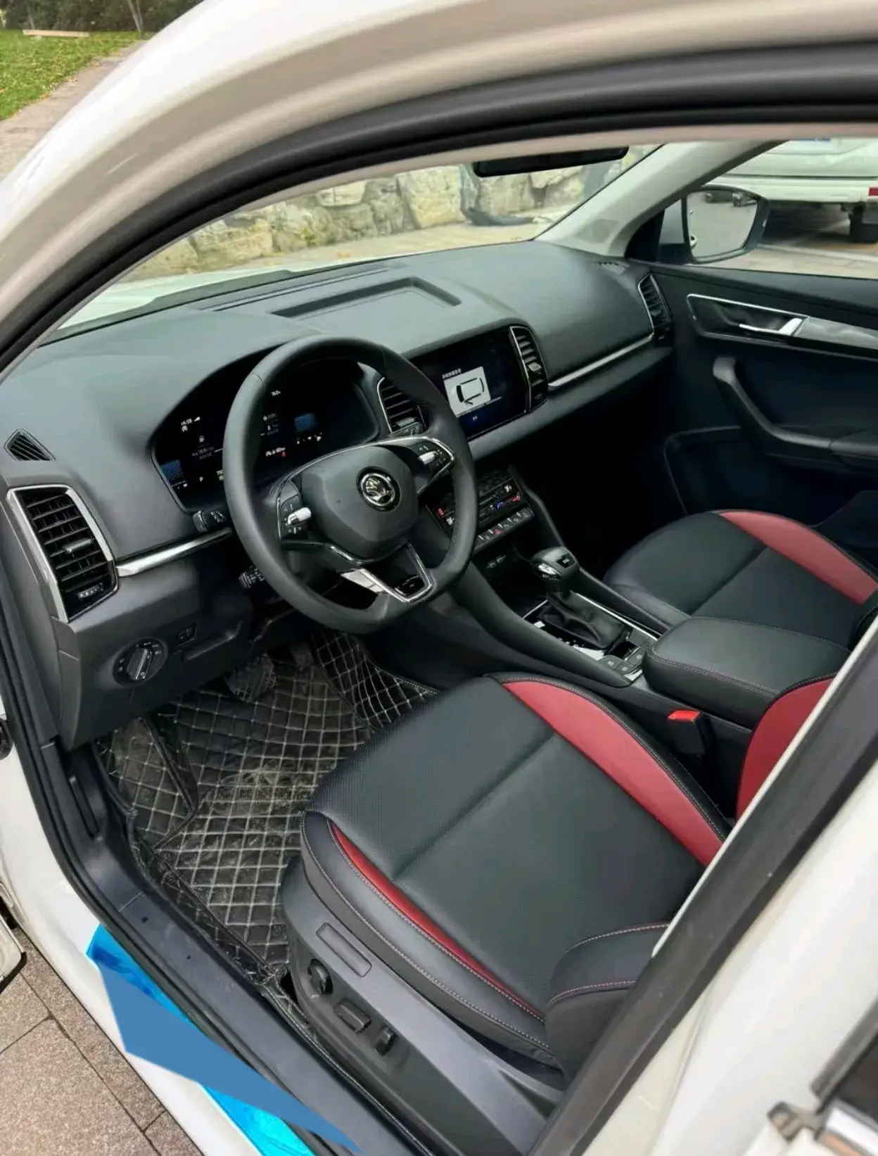 2022 SKODA KAROQ thumbnail 4