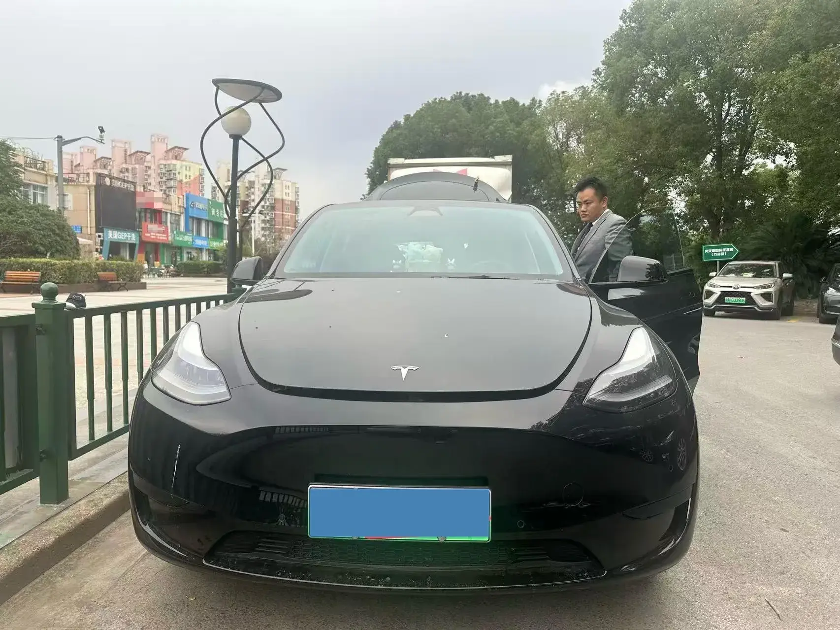 2023 TESLA MODEL thumbnail 2