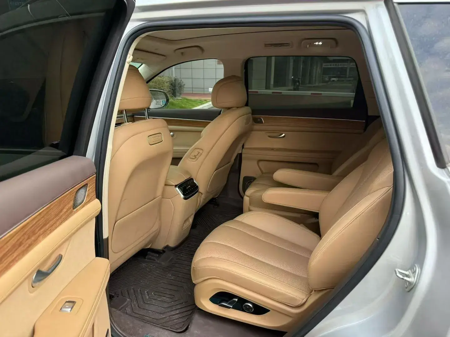 2024 AITO AITO thumbnail 4