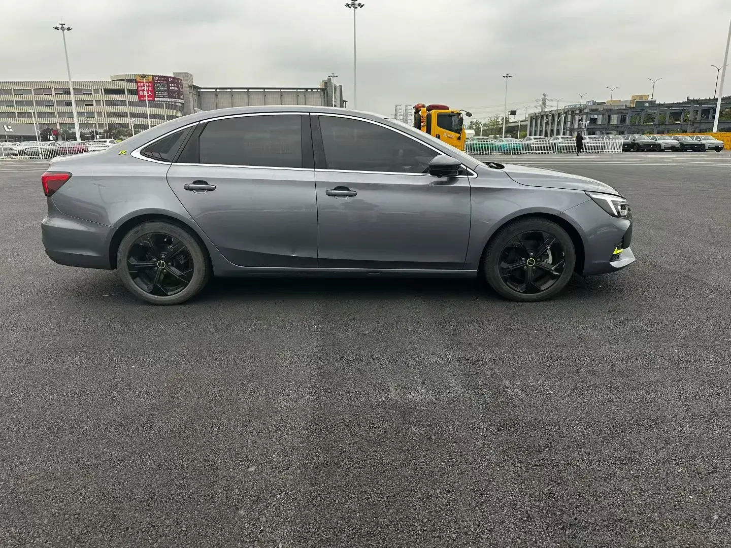 2020 ROEWE I6 thumbnail 4