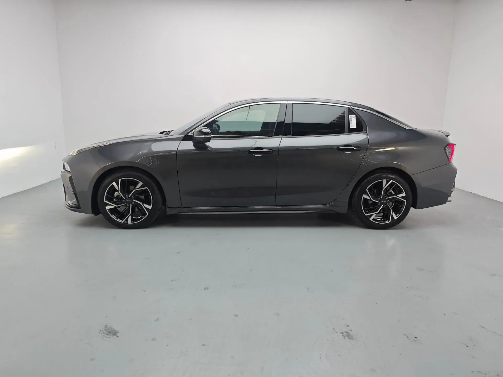 2023 LYNK&CO 03 thumbnail 3