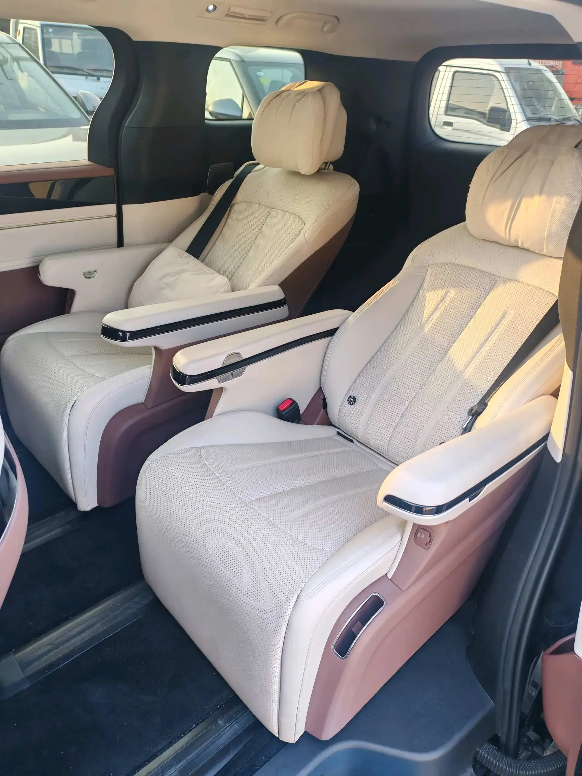 2025 BYD XIA thumbnail 4