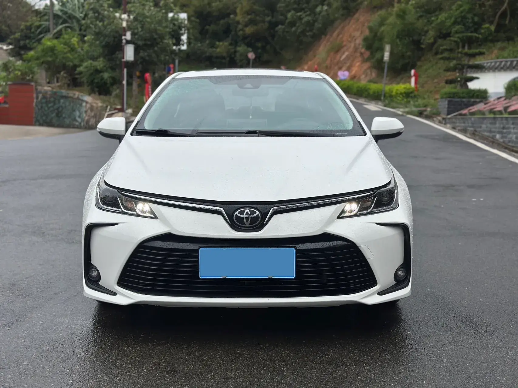 2021 TOYOTA COROLLA thumbnail 2