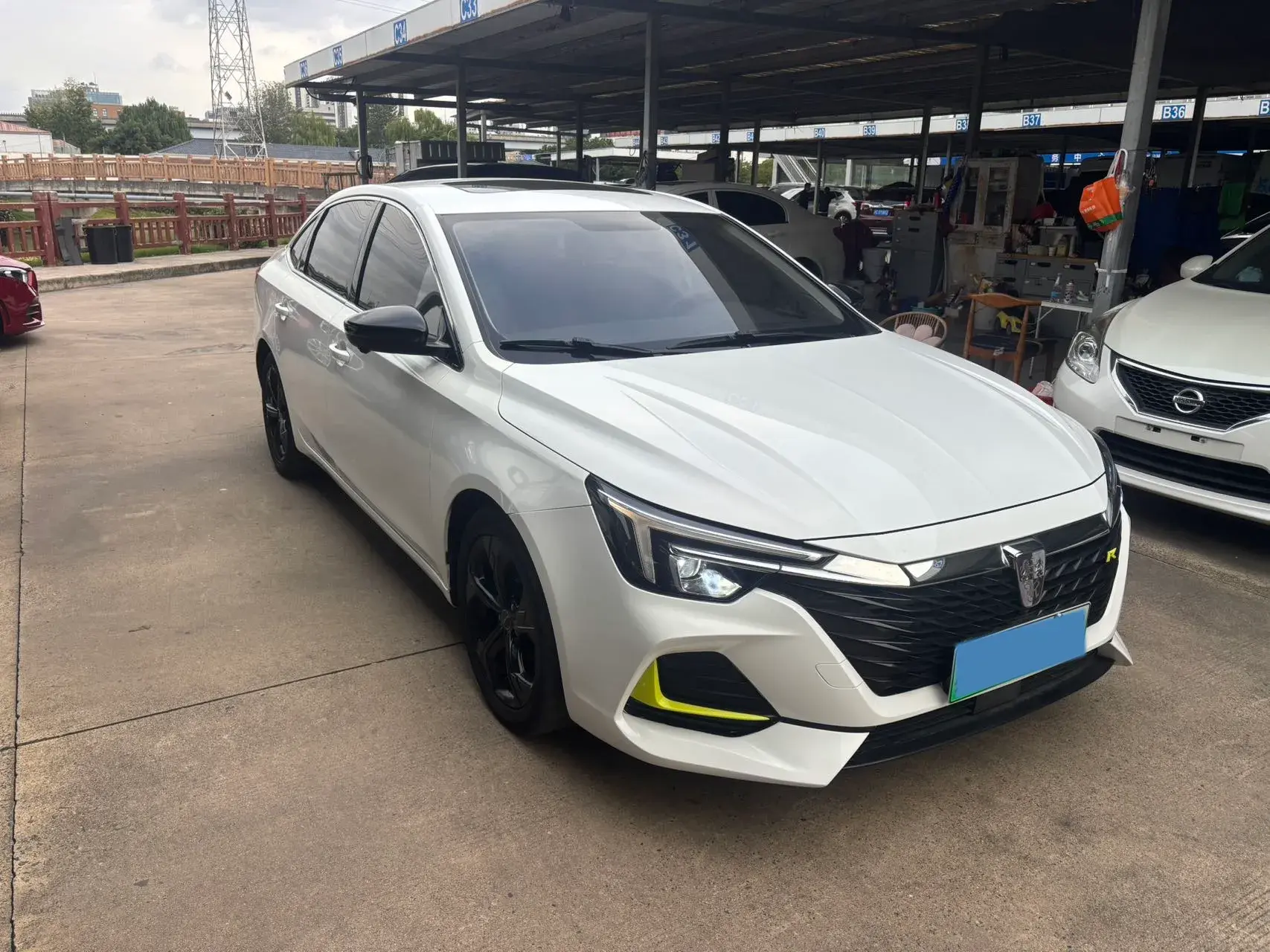 2019 ROEWE I6 thumbnail 2