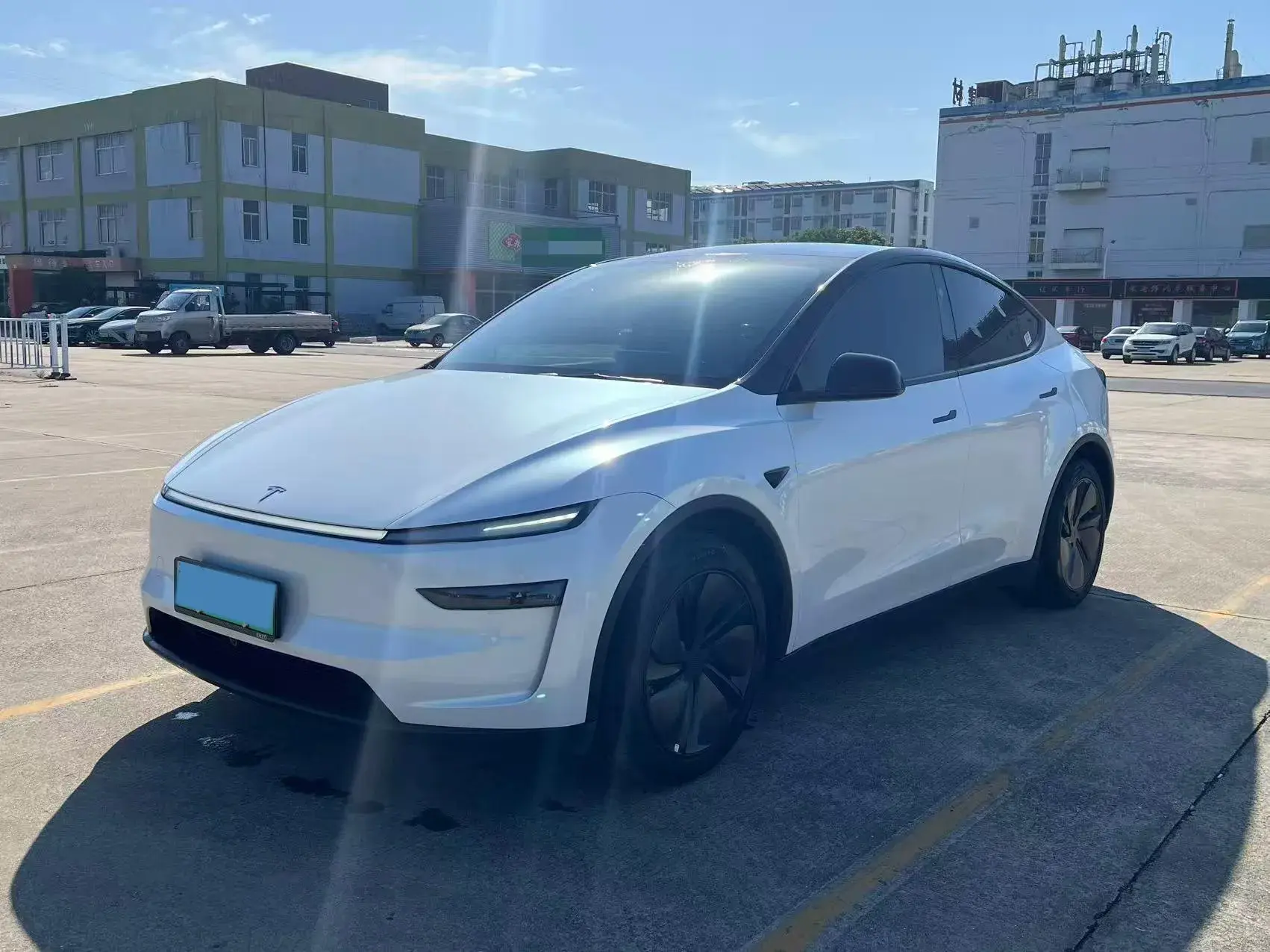 2025 TESLA MODEL view 1