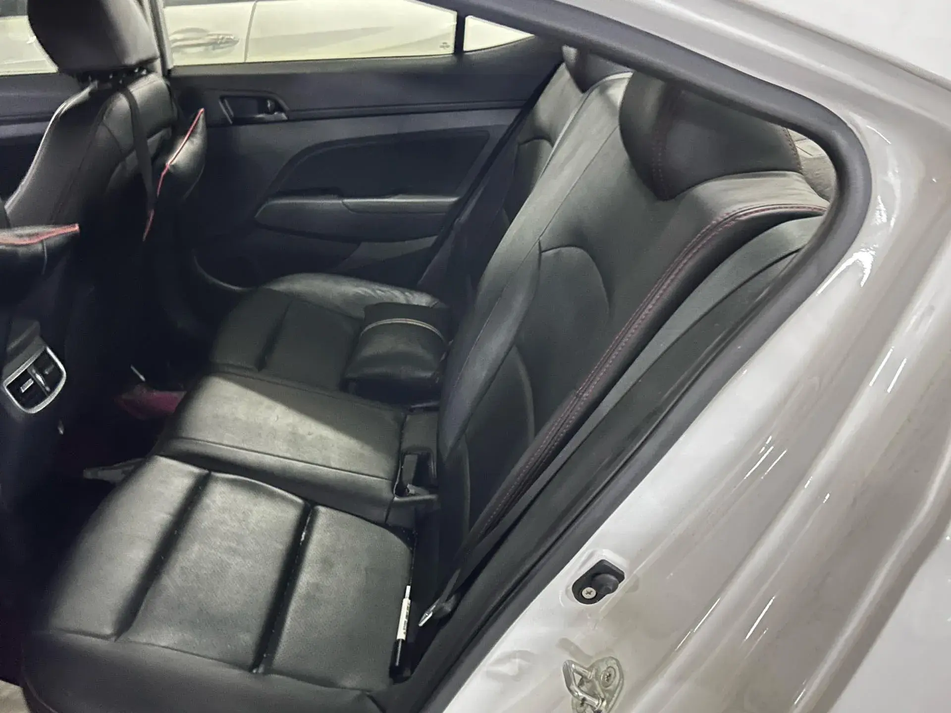 2018 HYUNDAI ELANTRA thumbnail 4