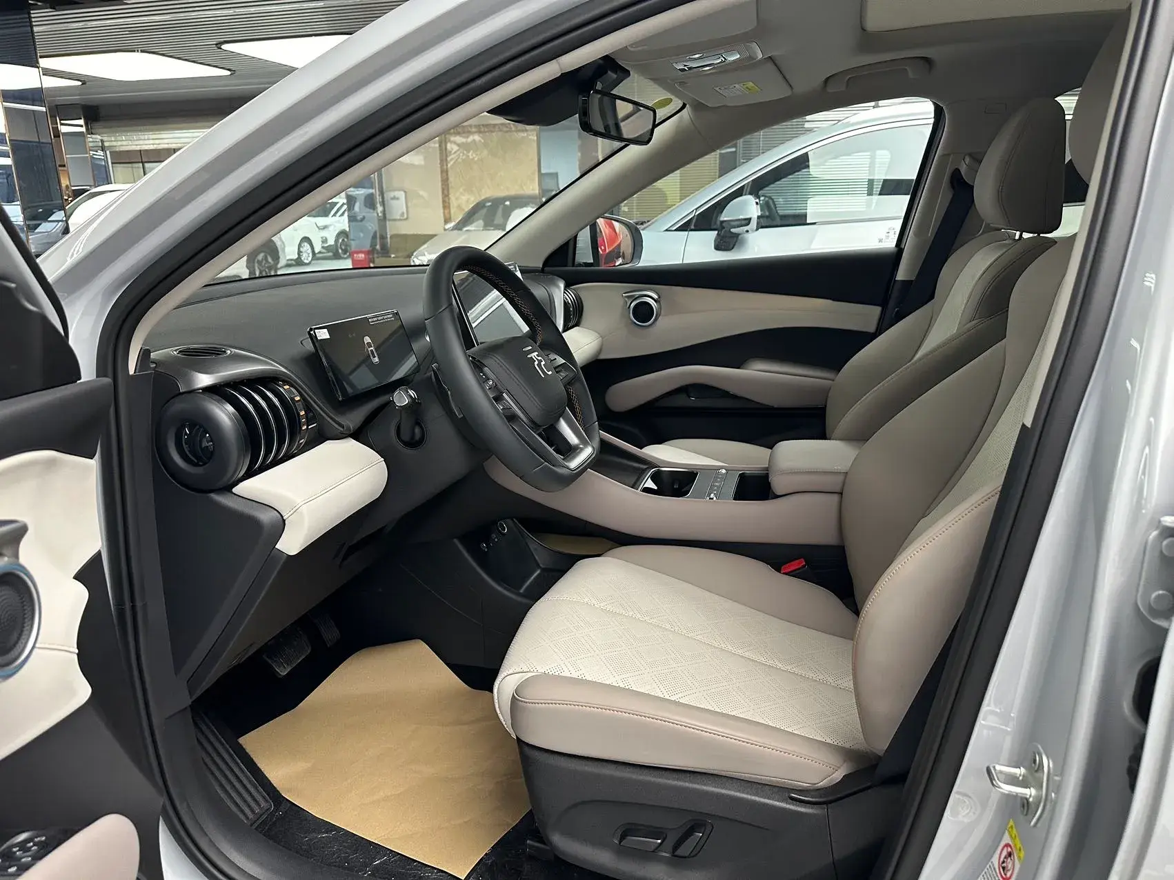 2025 BYD YUAN thumbnail 4