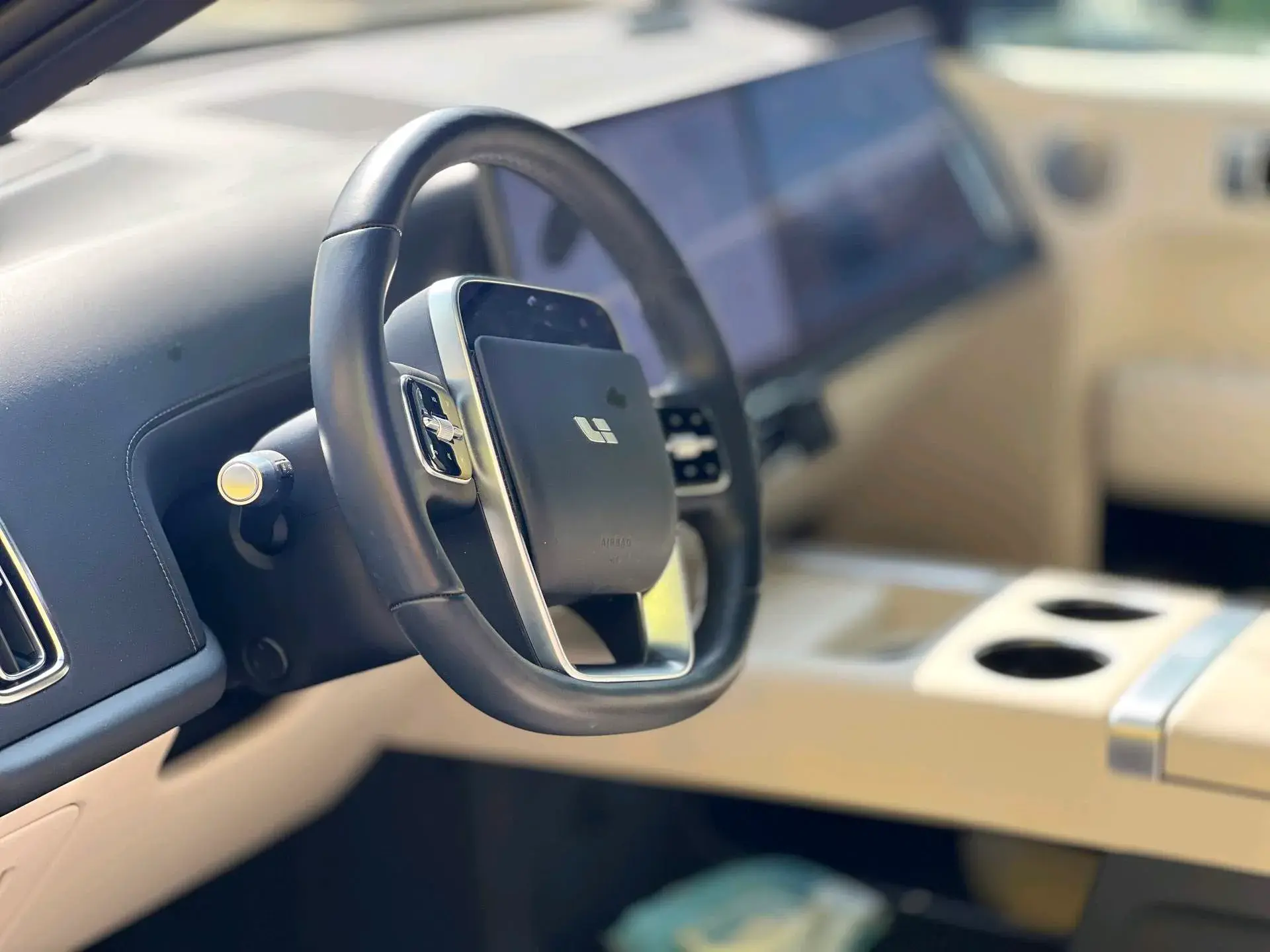 2023 LI L8 thumbnail 3