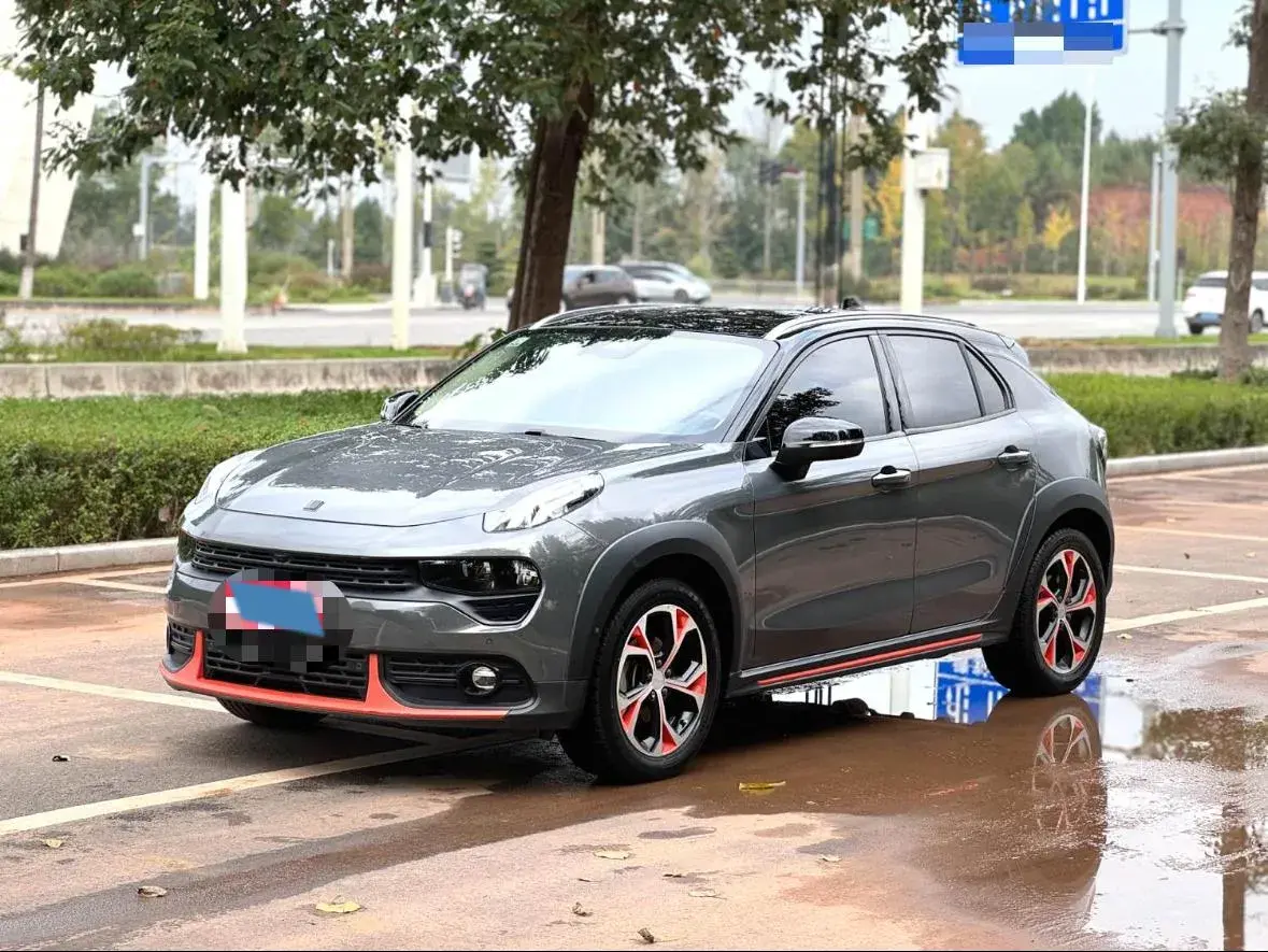 2018 LYNK&CO 02 view 1