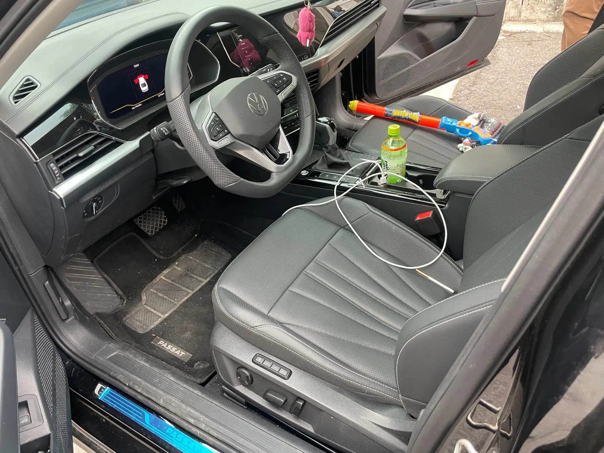 2025 VOLKSWAGEN PASSAT thumbnail 2