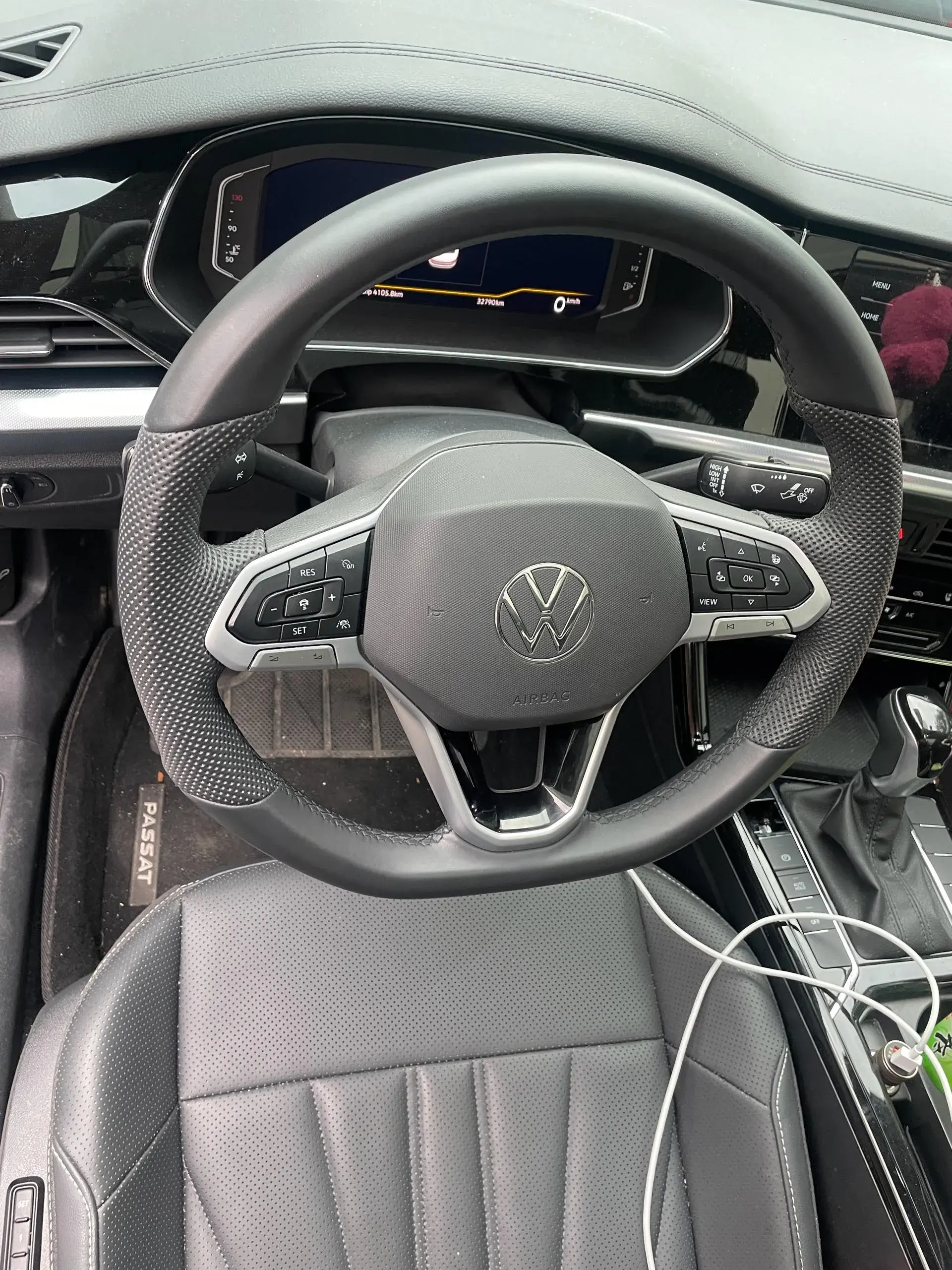 2025 VOLKSWAGEN PASSAT thumbnail 3