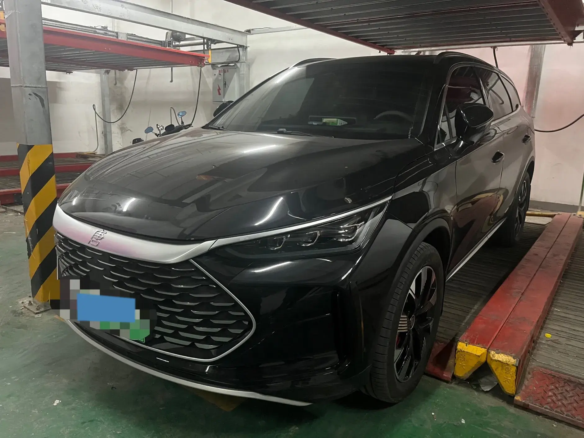 2024 BYD TANG view 1