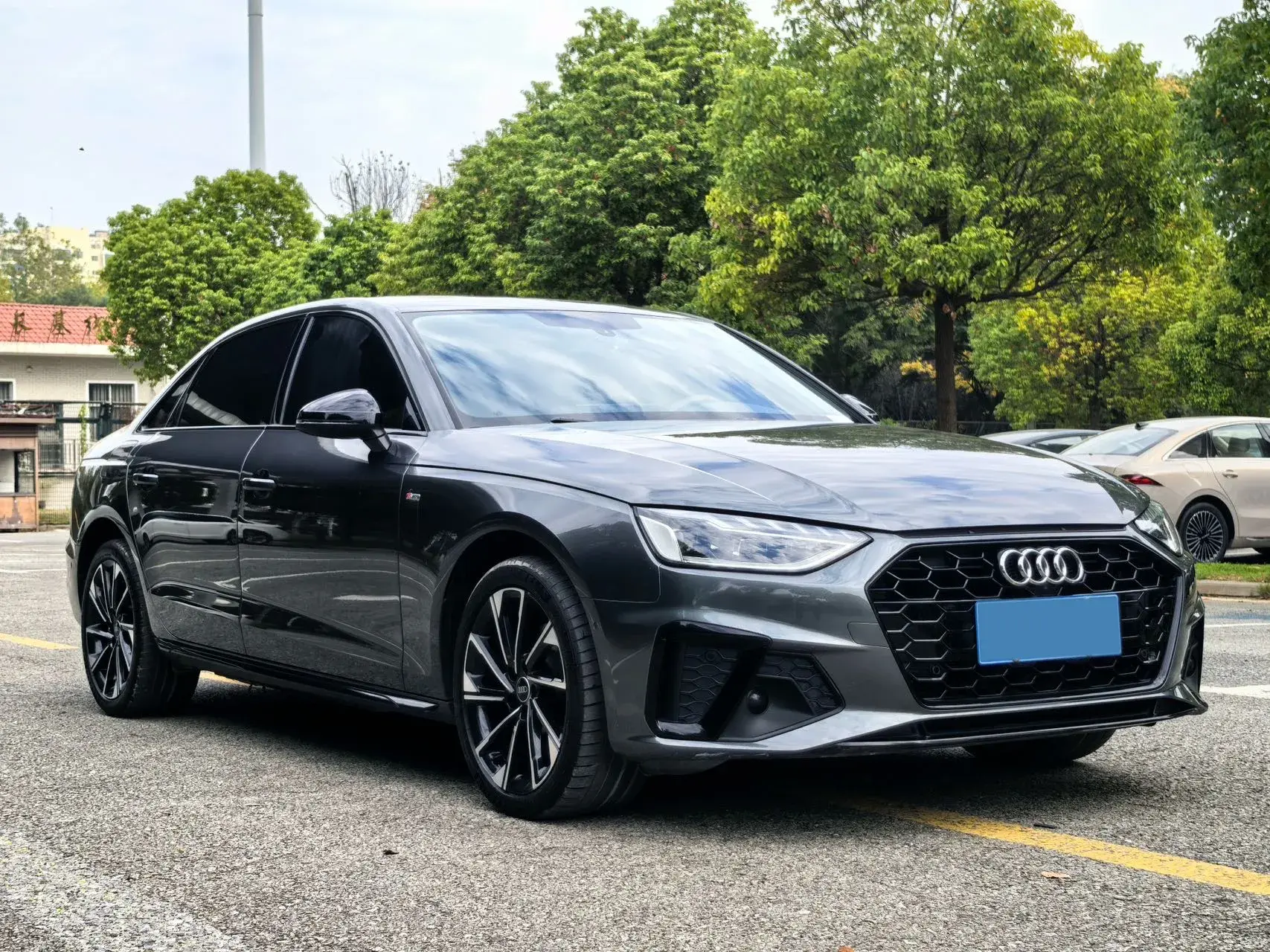 2022 AUDI A4L thumbnail 3