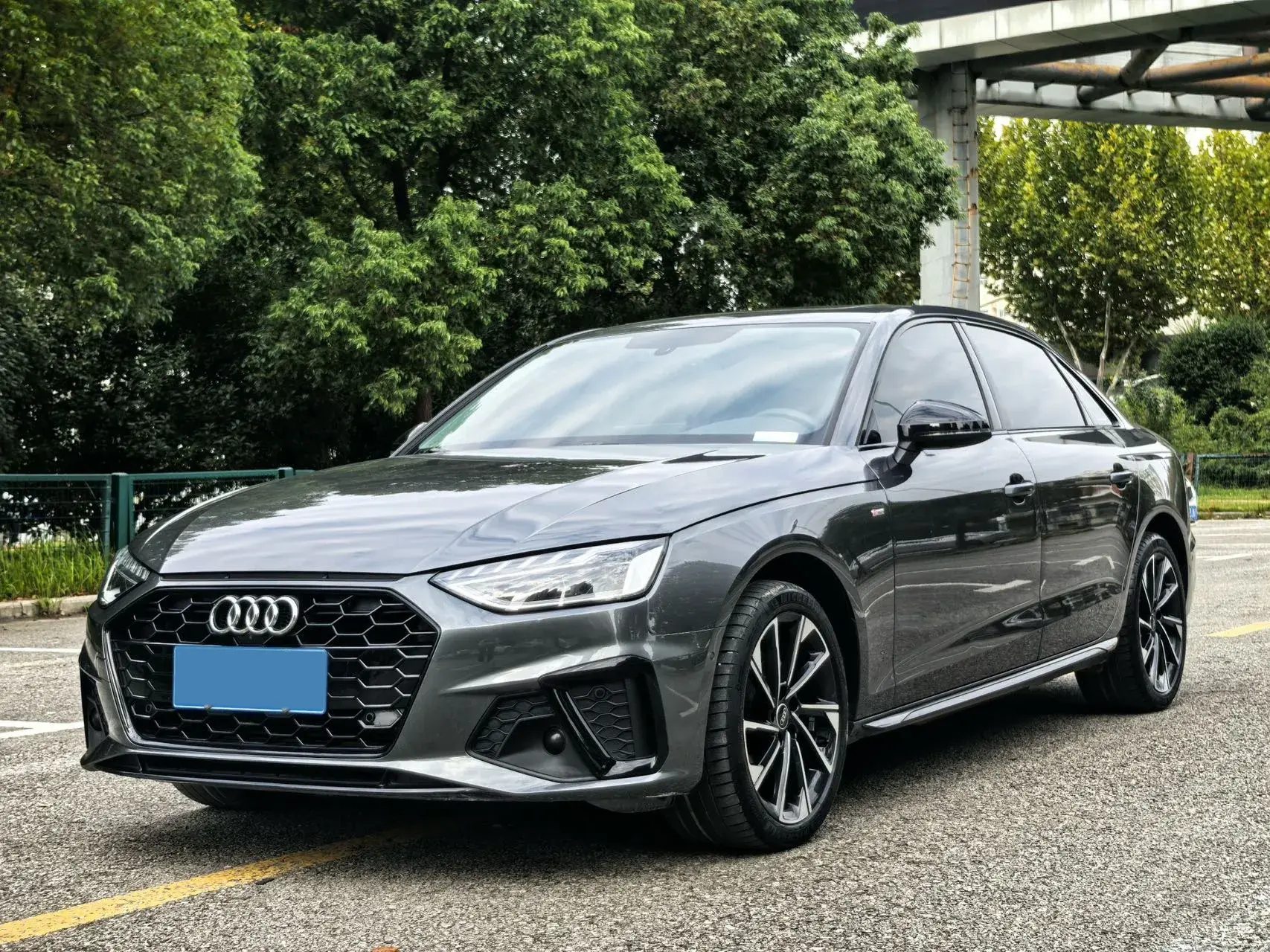 2022 AUDI A4L view 1