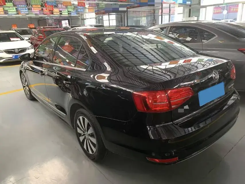 2017 VOLKSWAGEN SAGITAR thumbnail 4