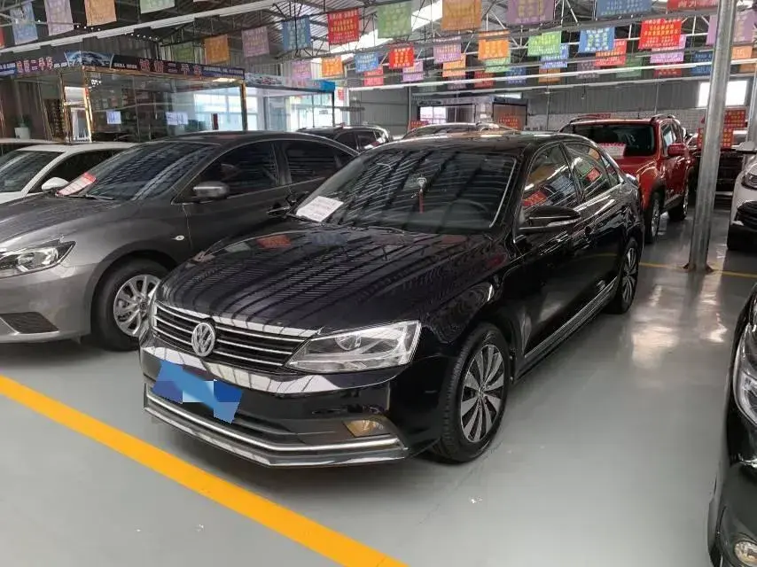 2017 VOLKSWAGEN SAGITAR view 1