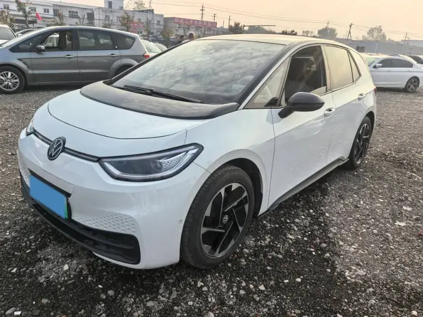 2025 VOLKSWAGEN ID.3 view 1