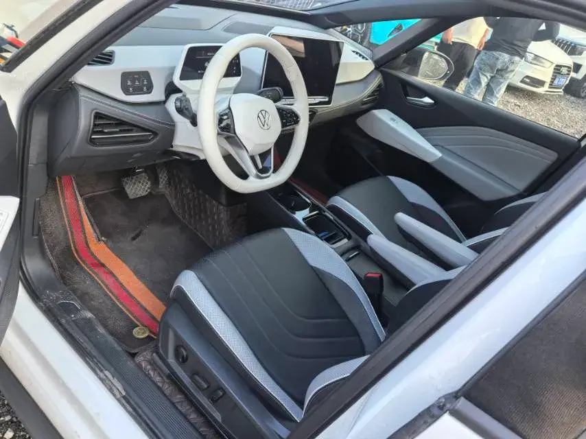 2025 VOLKSWAGEN ID.3 thumbnail 4