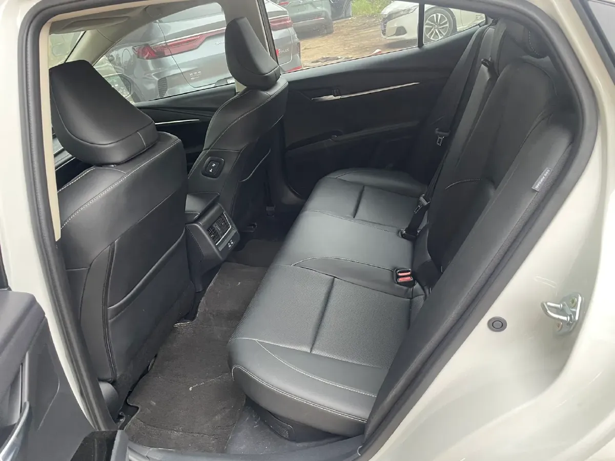 2025 Toyota Camry 2.0L 152HP L4 E-CVT Hybrid,autocango,china used car exporter,china ev exporter,chinese used car exporter,chinese used ev exporter