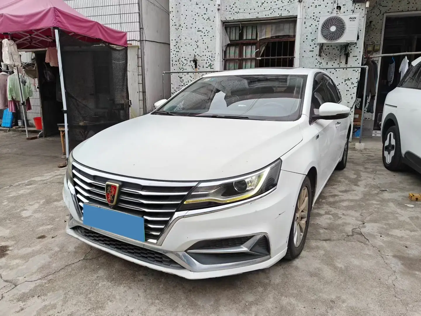 2017 ROEWE I6 view 1