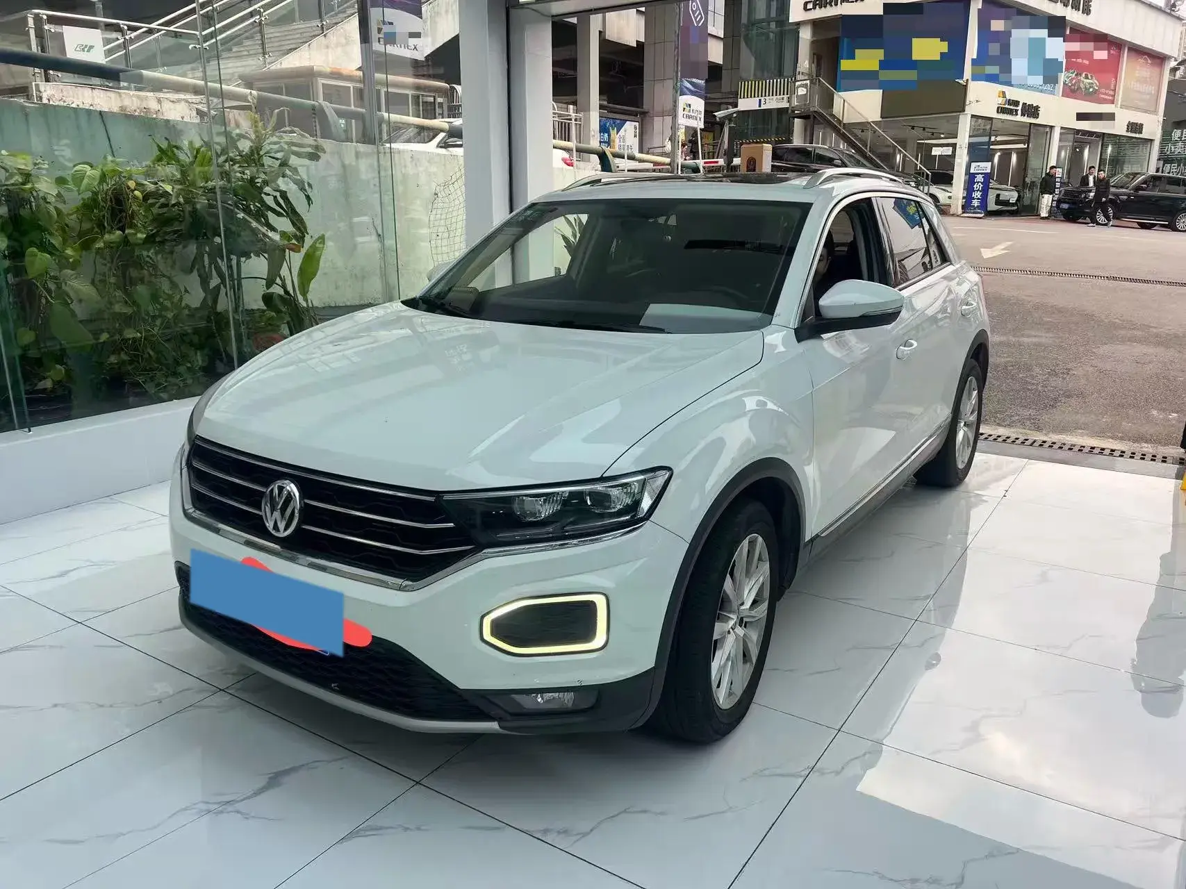 2019 VOLKSWAGEN T-ROC view 1