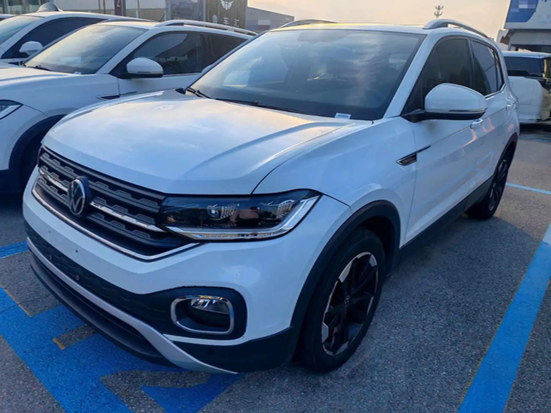 2021 VOLKSWAGEN TACQUA view 1