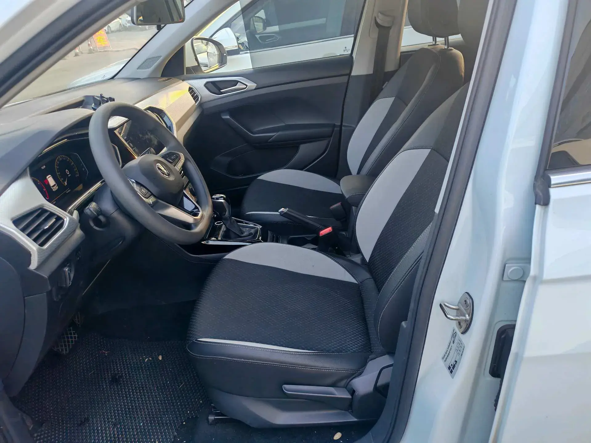 2021 VOLKSWAGEN TACQUA thumbnail 3