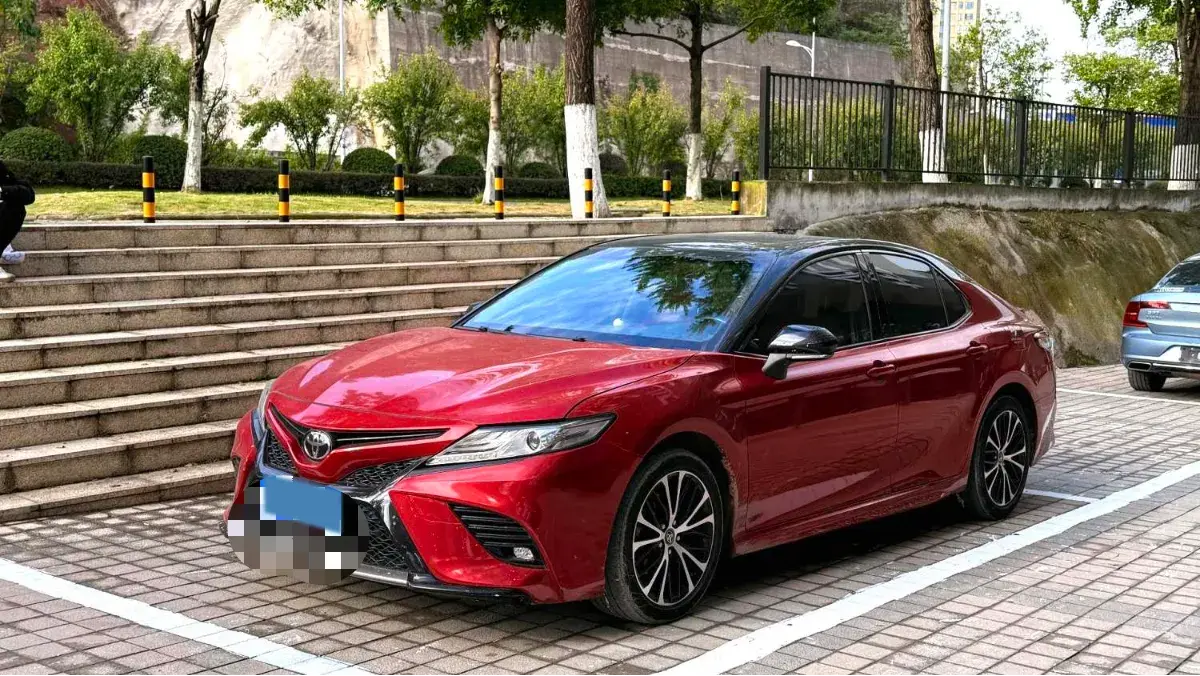 2019 TOYOTA CAMRY view 1