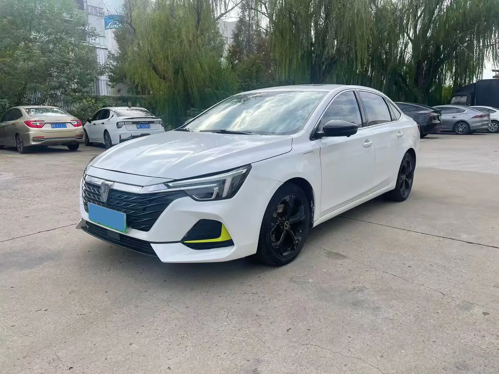 2020 ROEWE I6 view 1