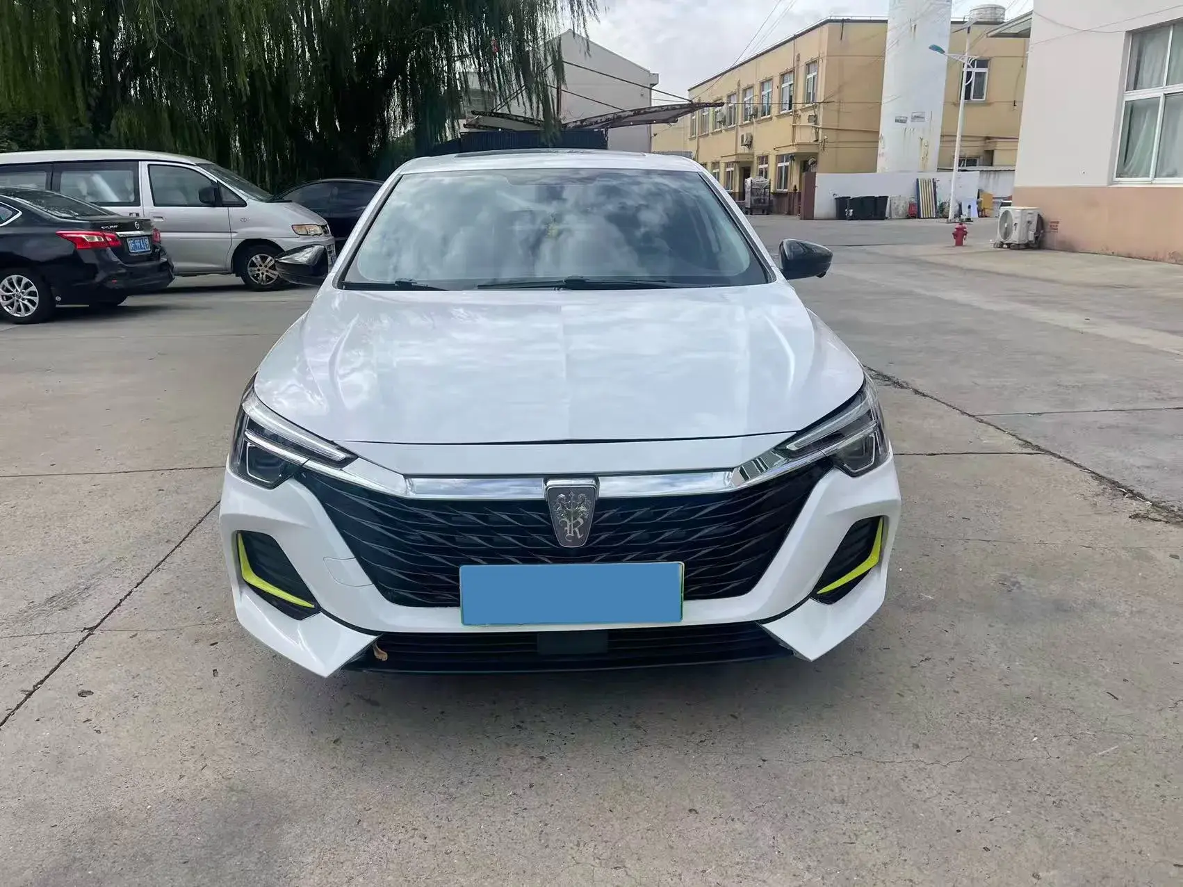 2020 ROEWE I6 thumbnail 2