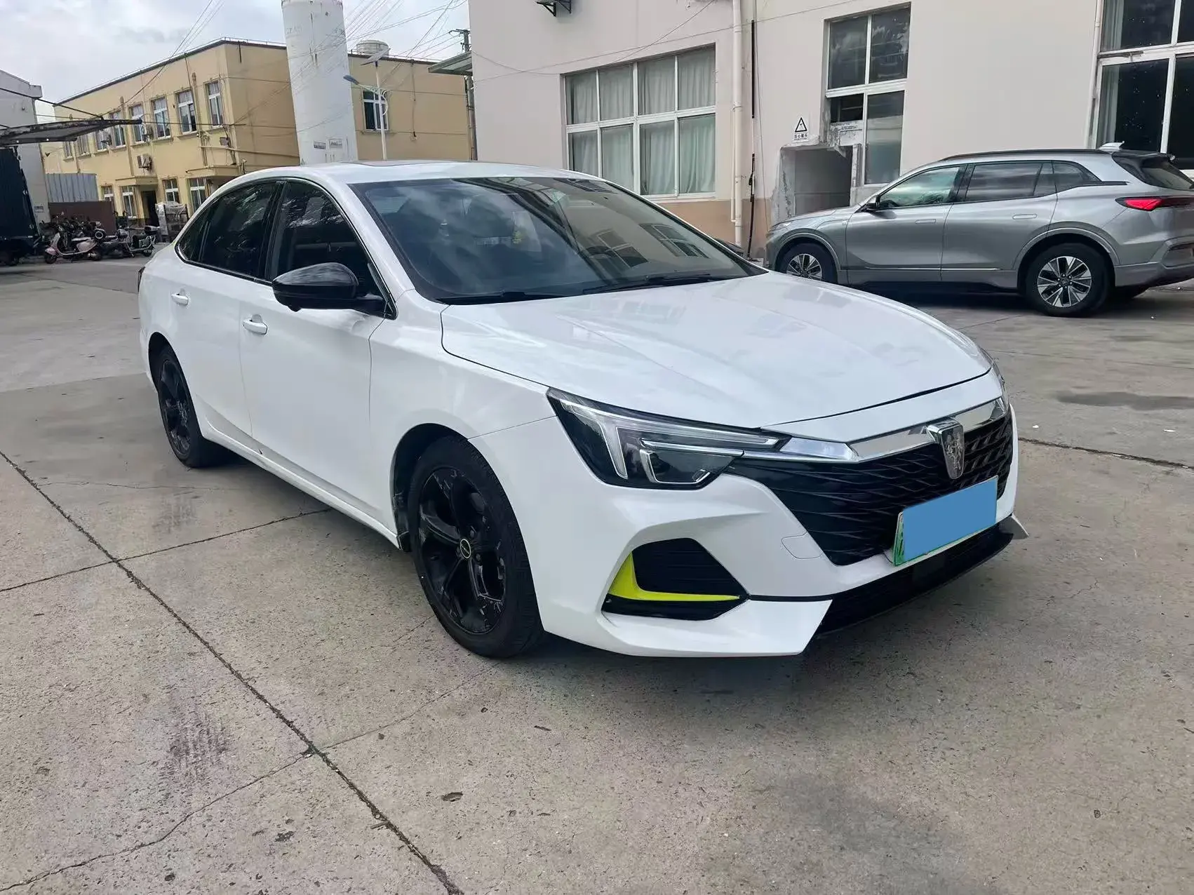 2020 ROEWE I6 thumbnail 3