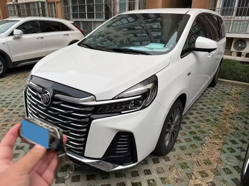 2023 BUICK GL8 view 1