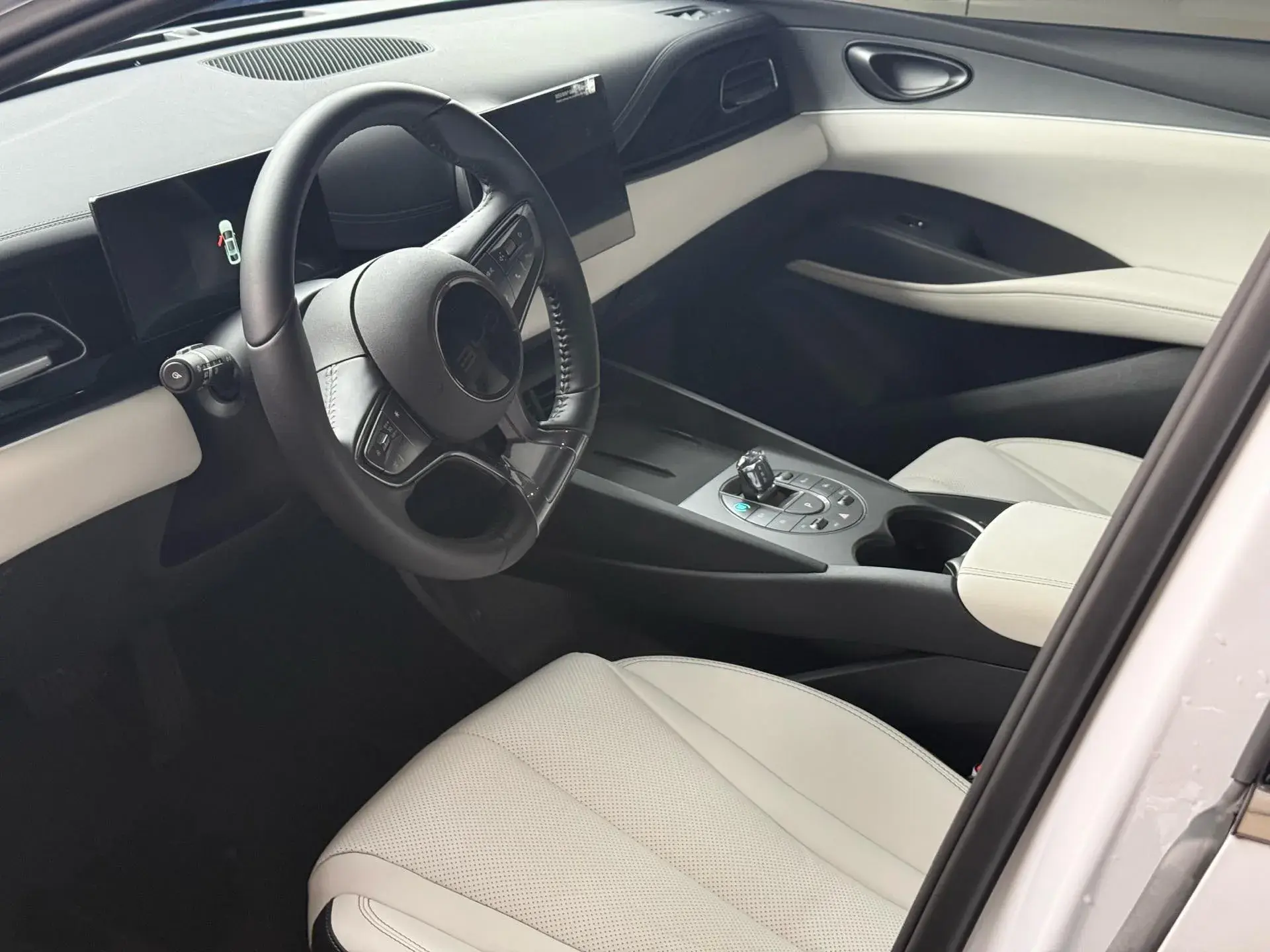 2025 BYD SEAL thumbnail 3