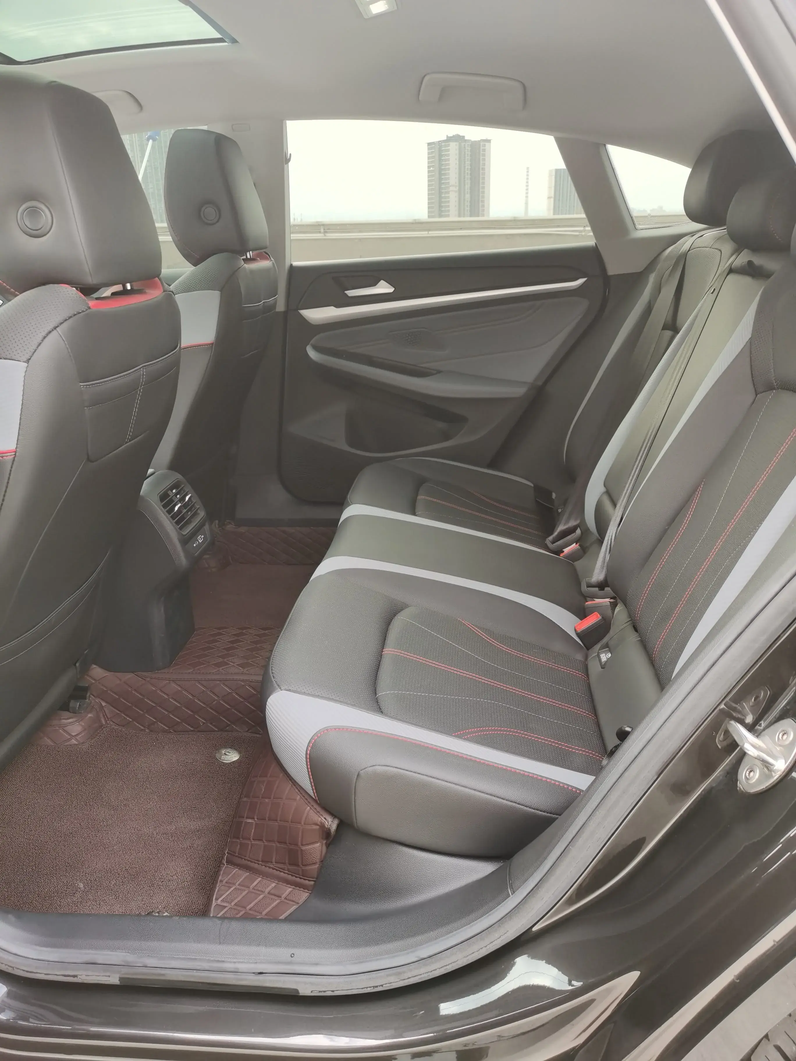 2024 VOLKSWAGEN LAMANDO thumbnail 4