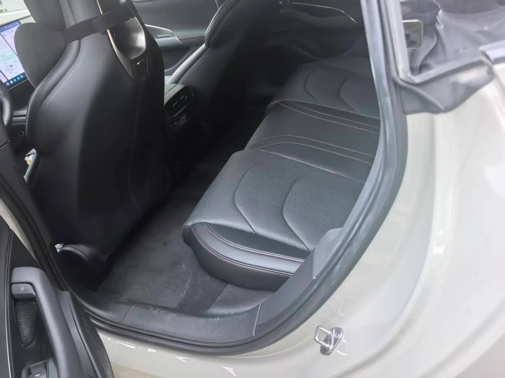 2024 MI SU7 thumbnail 4