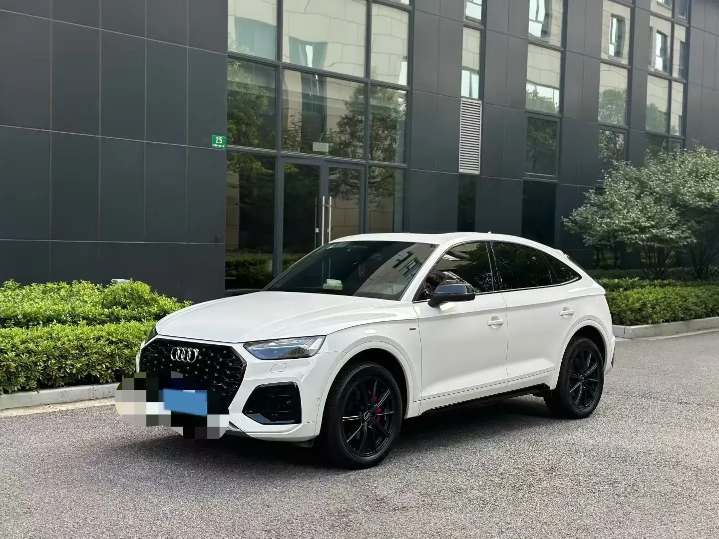 2021 AUDI Q5L view 1