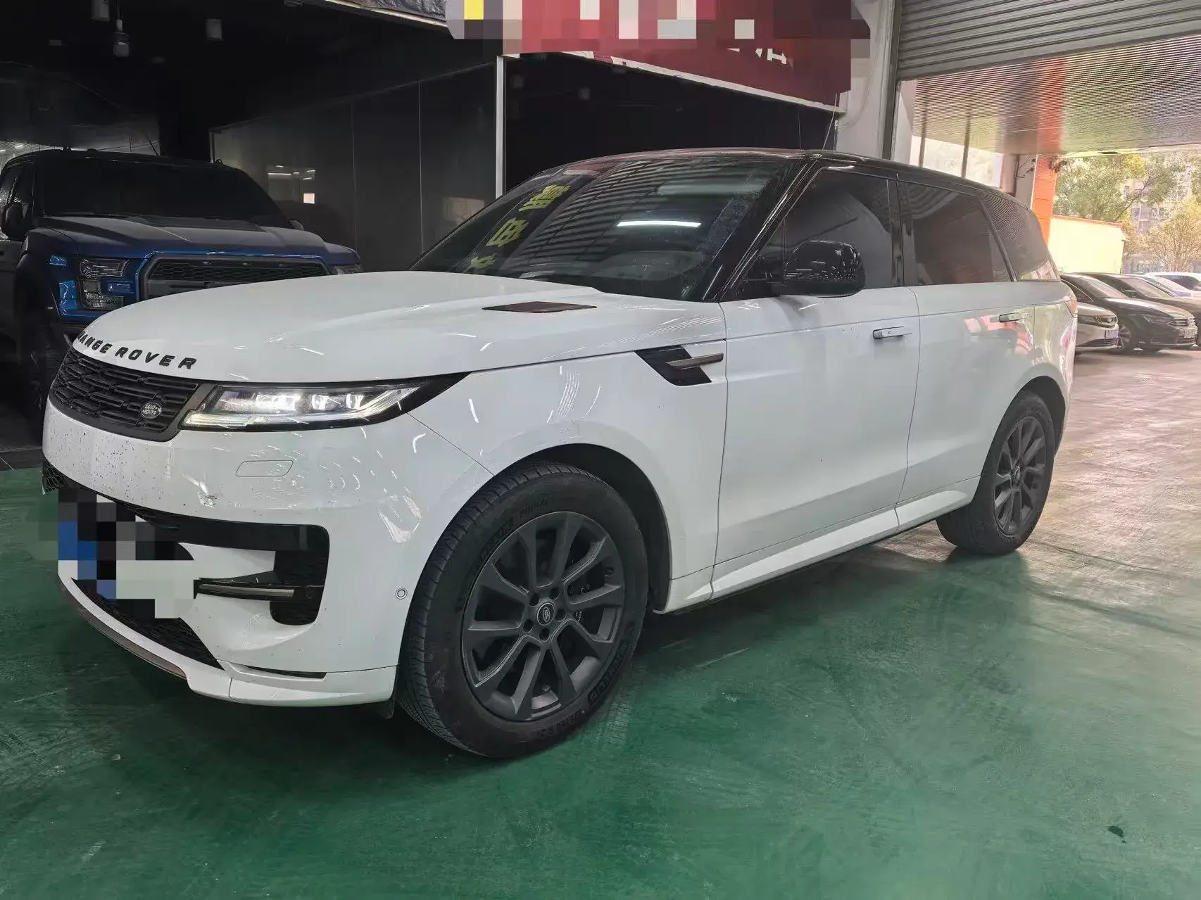 2023 LAND ROVER view 1