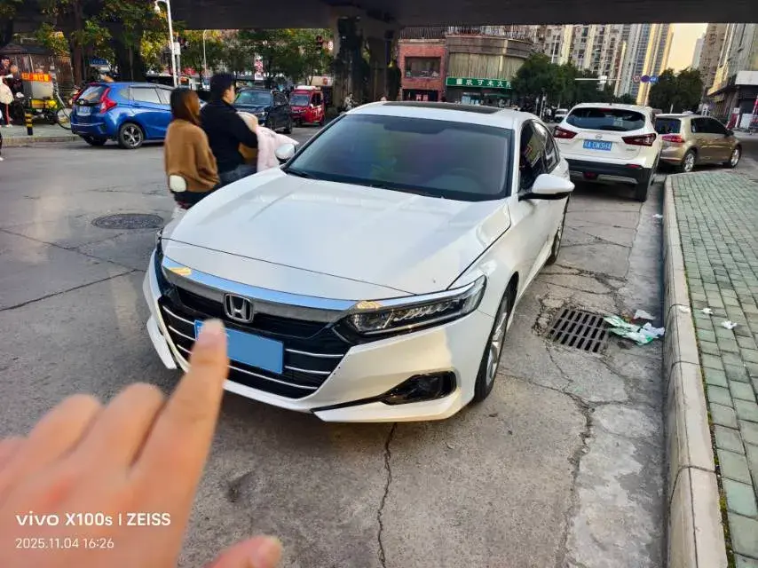 2022 HONDA ACCORD view 1