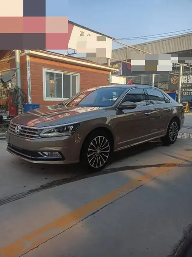 2017 VOLKSWAGEN PASSAT view 1
