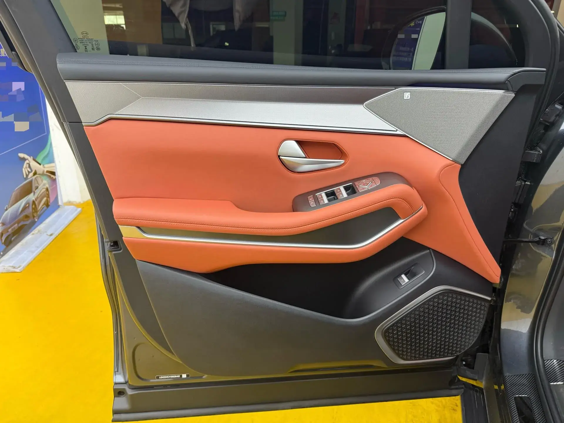 2025 BYD TANGL thumbnail 3