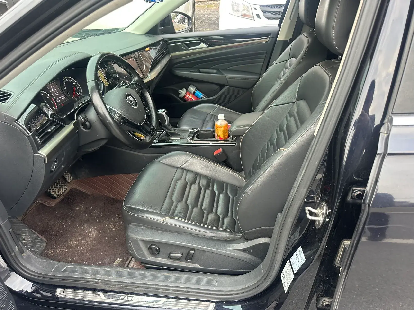 2019 VOLKSWAGEN PASSAT thumbnail 2